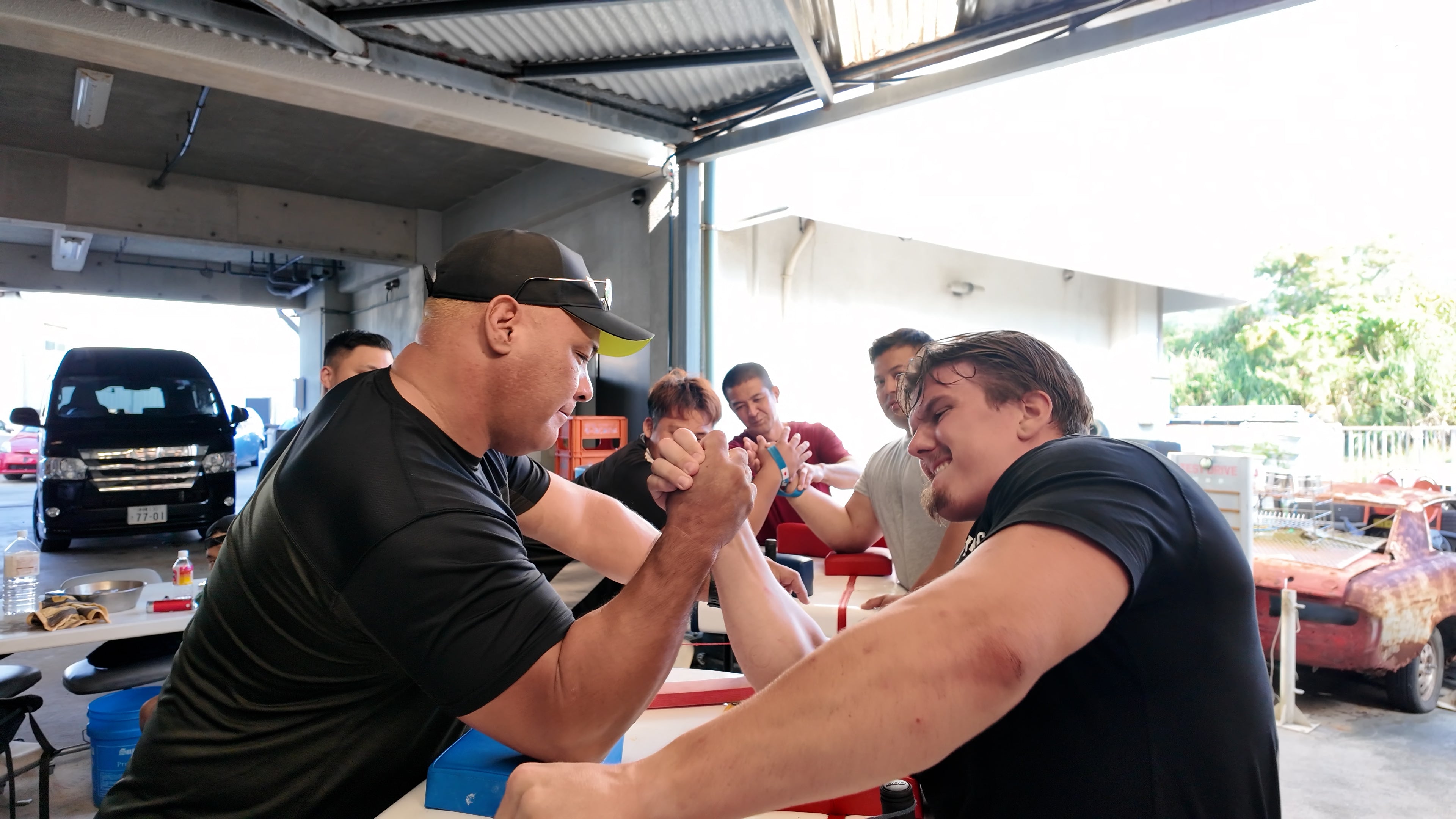 Armwrestling in Japan, trying to toproll