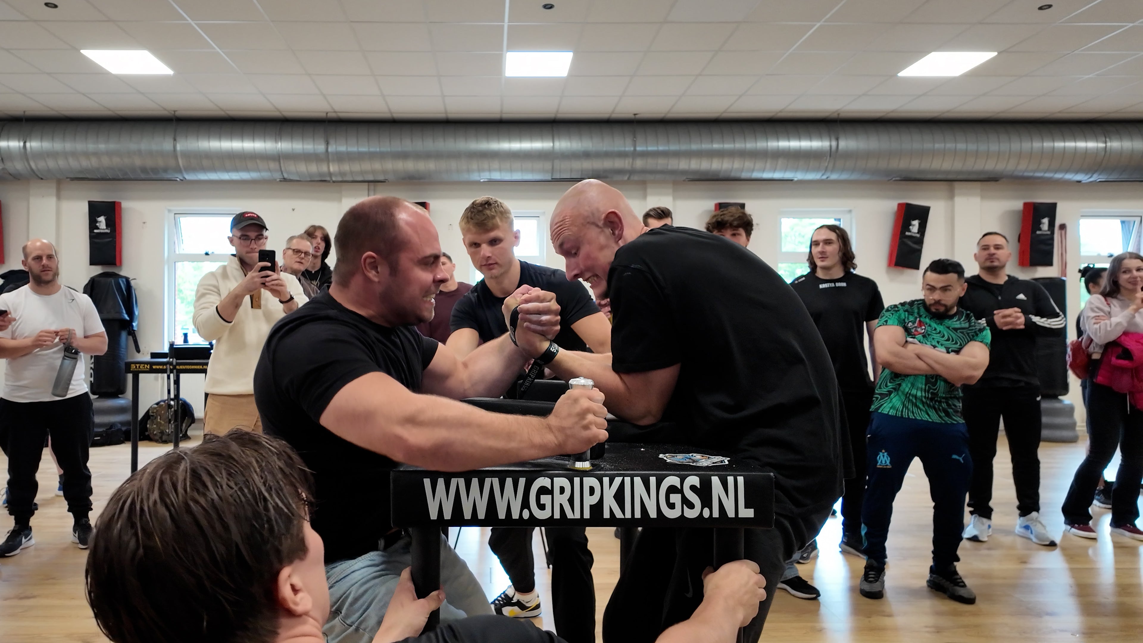 Armwrestling supermatch 2 guys pulling